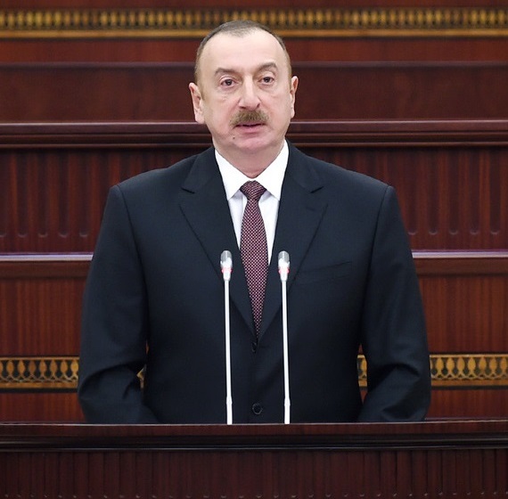 Ilham Aliyev bei seiner Amtseinführung, 18. April 2018. Vugar Amrullayev / Press Service of the President of the Republic of Azerbaijan / President.az; Bildausschnitt. Via Wikimedia Commons. Porträt zur Illustration. Lizenzprüfung: 26.09.2026. Ilham Aliyev bei seiner Amtseinführung, 18. April 2018. Vugar Amrullayev / Press Service of the President of the Republic of Azerbaijan / President.az; Bildausschnitt. Via Wikimedia Commons. Porträt zur Illustration. Lizenzprüfung: 26.09.2026.